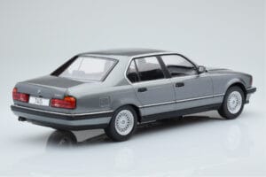 BMW 7 Series E32 740i Silver MCG 1:18 MCG18161 Metall — bild 2 av 5