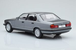 BMW 7 Series E32 740i Silver MCG 1:18 MCG18161 Metall — bild 4 av 5