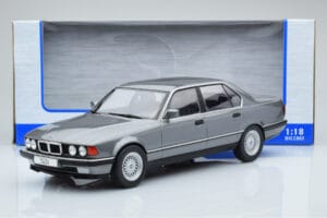BMW 7 Series E32 740i Silver MCG 1:18 MCG18161 Metall — bild 5 av 5