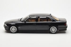BMW 750iL E38 Svart Otto 1:18 OT609 Resin — bild 3 av 6