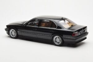 BMW 750iL E38 Svart Otto 1:18 OT609 Resin — bild 5 av 6