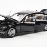 BMW 750Li F02 Facelift Carbon Svart Kyosho 1:18 - image 2 of 8