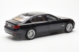 BMW 750Li F02 Facelift Carbon Svart Kyosho 1:18 08784BK Metall — bild 3 av 8
