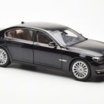 BMW 750Li F02 Facelift Carbon Svart Kyosho 1:18 - image 6 of 8