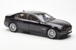 BMW 750Li F02 Facelift Carbon Svart Kyosho 1:18 08784BK Metall — bild 6 av 8