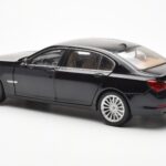 BMW 750Li F02 Facelift Carbon Svart Kyosho 1:18 - image 7 of 8
