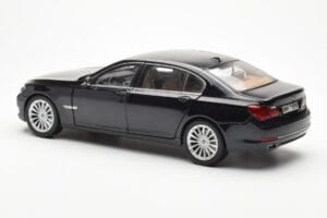 BMW 750Li F02 Facelift Carbon Svart Kyosho 1:18 08784BK Metall — bild 7 av 8