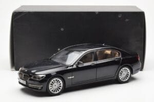 BMW 750Li F02 Facelift Carbon Svart Kyosho 1:18 08784BK Metall — bild 8 av 8