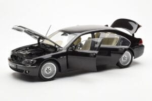 BMW 760Li E66 Svart Kyosho 1:18 08572BK Metall — bild 2 av 9