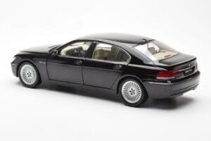 BMW 760Li E66 Svart Kyosho 1:18 08572BK Metall — bild 7 av 9