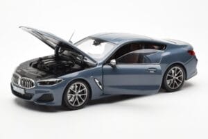 BMW 850i G15 Barcelona Blue Metallic Norev 1:18 80432450995 Metall — bild 2 av 8