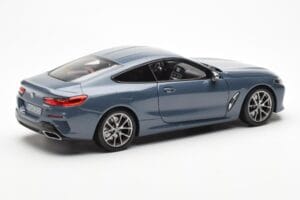 BMW 850i G15 Barcelona Blue Metallic Norev 1:18 80432450995 Metall — bild 3 av 8