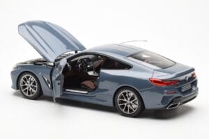 BMW 850i G15 Barcelona Blue Metallic Norev 1:18 80432450995 Metall — bild 5 av 8