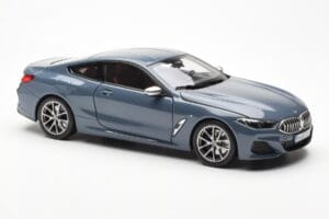 BMW 850i G15 Barcelona Blue Metallic Norev 1:18 80432450995 Metall — bild 6 av 8