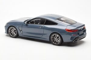 BMW 850i G15 Barcelona Blue Metallic Norev 1:18 80432450995 Metall — bild 7 av 8