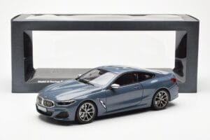 BMW 850i G15 Barcelona Blue Metallic Norev 1:18 80432450995 Metall — bild 8 av 8