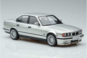 BMW Alpina B10 4.6 E34 Silver MCG 1:18 MCG18231 Metall — bild 4 av 5