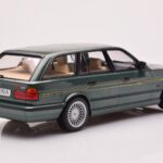 BMW Alpina B10 E34 Touring Mörkgrön MCG 1:18 - image 2 of 6