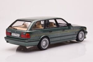BMW Alpina B10 E34 Touring Mörkgrön MCG 1:18 MCG18331 Metall — bild 2 av 6