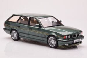 BMW Alpina B10 E34 Touring Mörkgrön MCG 1:18 MCG18331 Metall — bild 4 av 6