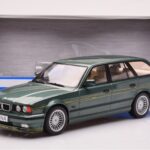 BMW Alpina B10 E34 Touring Mörkgrön MCG 1:18 - image 6 of 6