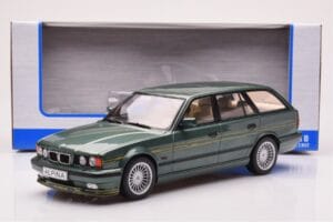 BMW Alpina B10 E34 Touring Mörkgrön MCG 1:18 MCG18331 Metall — bild 6 av 6