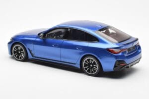 BMW i4 M50 G26 Blå Otto 1:18 OT453 Resin — bild 5 av 6