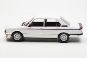 BMW M535i E12 Vit Norev 1:18 183265 Metall — bild 3 av 5
