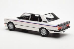 BMW M535i E12 Vit Norev 1:18 183265 Metall — bild 4 av 5