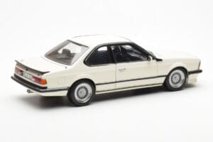 BMW M635 CSi E24 Vit Dealer Edition AUTOart 1:18 80430145829 Metall — bild 3 av 8
