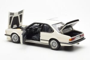 BMW M635 CSi E24 Vit Dealer Edition AUTOart 1:18 80430145829 Metall — bild 5 av 8