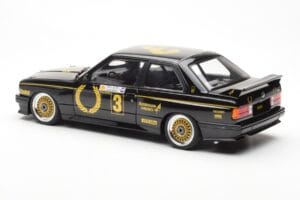 BMW M3 E30 #3 J. Richards Austrian Airlines ATCC 1987 AUTOart 1:18 88745 Metall — bild 7 av 8