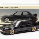 BMW M3 E30 Sport Evolution Svart Custom Wheels AUTOart 1:18 - image 8 of 8