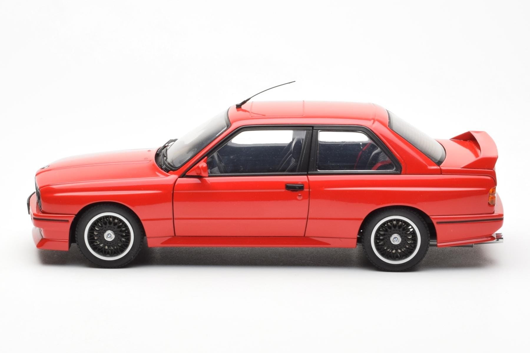BMW M3 E30 Sport Evolution Cecotto Edition Röd AUTOart 1:18 70566 Metall — bild 4 av 8