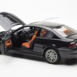 BMW M3 E46 Svart AUTOart 1:18 - image 5 of 8