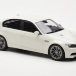 BMW M3 E90 Sedan Vit GT Spirit 1:18 - image 4 of 6