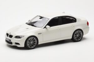 BMW M3 E90 Sedan Vit GT Spirit 1:18