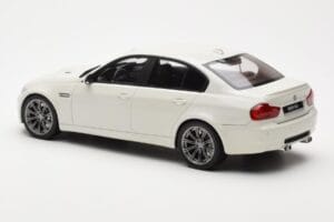 BMW M3 E90 Sedan Vit GT Spirit 1:18 GT053 Resin — bild 5 av 6