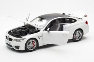 BMW M4 F82 Frozen Brilliant Vit Paragon 1:18 PA-97101 Metall — bild 2 av 8
