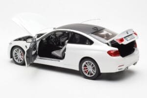 BMW M4 F82 Frozen Brilliant Vit Paragon 1:18 PA-97101 Metall — bild 5 av 8