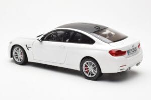 BMW M4 F82 Frozen Brilliant Vit Paragon 1:18 PA-97101 Metall — bild 7 av 8