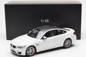 BMW M4 F82 Frozen Brilliant Vit Paragon 1:18 PA-97101 Metall — bild 8 av 8