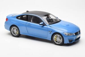 BMW M4 F82 Yas Marina Blå Paragon 1:18 PA-97102 Metall — bild 6 av 8