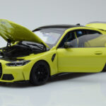 BMW M4 G82 Gul Återförsäljarutgåva Minichamps 1:18 - image 2 of 8