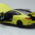 BMW M4 G82 Gul Återförsäljarutgåva Minichamps 1:18 - image 5 of 8