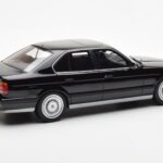 BMW M5 E34 Svart Otto 1:18 - image 2 of 6