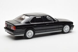 BMW M5 E34 Svart Otto 1:18 OT690 Resin — bild 2 av 6