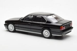 BMW M5 E34 Svart Otto 1:18 OT690 Resin — bild 5 av 6