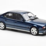 BMW M5 E34 Blå Metallic Otto 1:18 - image 4 of 6