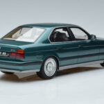 BMW M5 E34 Cecotto Edition Grön Otto 1:18 - image 2 of 6
